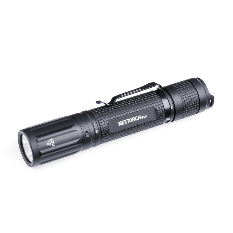 Lampe tactique rechargeable E52D - éclairage blanc - 3700 lumens Lampe tactique rechargeable E52D - éclairage blanc - 3700 lumens