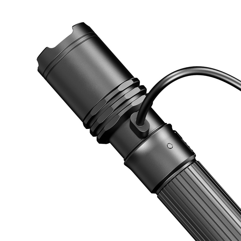 Lampe tactique rechargeable A1 Pro 1300 lumens – USB-C – robuste et compacte