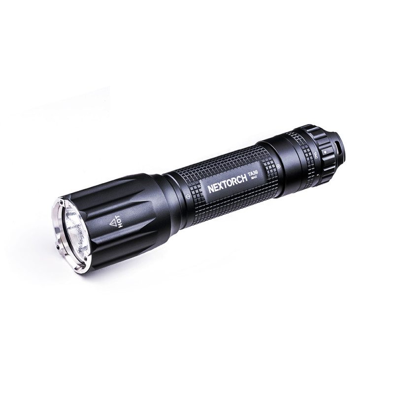 Lampe tactique rechargeable TA30 MAX – 2100 lumens – portée 250 m – USB-C étanche Lampe tactique rechargeable TA30 MAX – 2100 lumens – portée 250 m – USB-C étanche