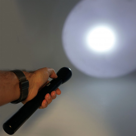 Lampe torche rechargeable LED – puissante, compacte & polyvalente
