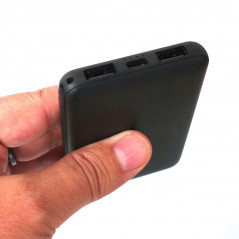 Batterie externe 5 000 mAh noire + câble multi-connecteurs Batterie externe 5 000 mAh noire + câble multi-connecteurs