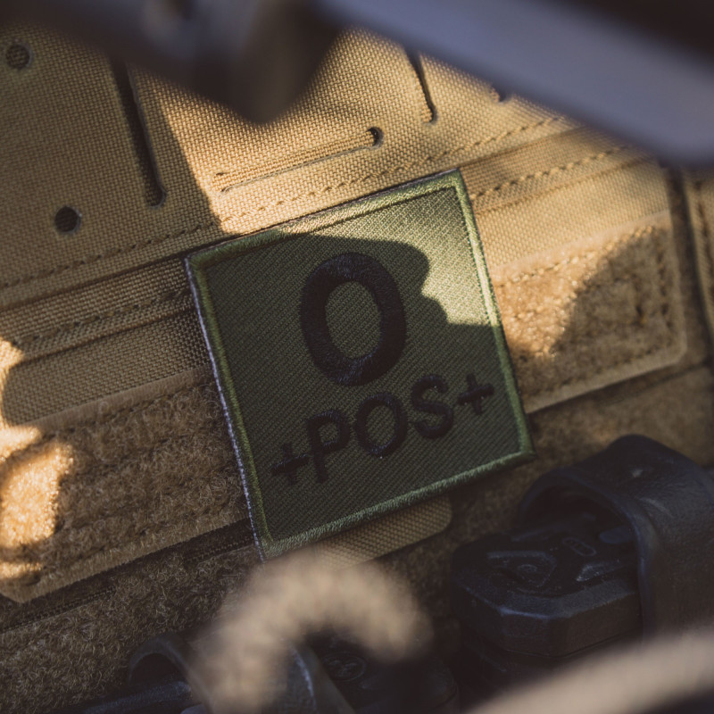 ECUSSON FEUTRE BRODE GROUPE SANGUIN DOS AUTO-AGRIPPANT ECUSSON FEUTRE BRODE GROUPE SANGUIN DOS AUTO-AGRIPPANT